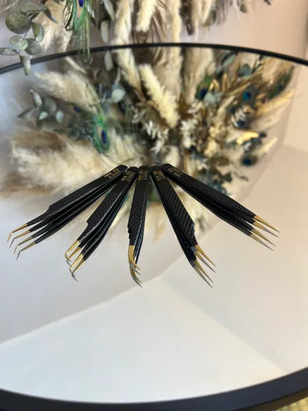 LASH TWEEZERS