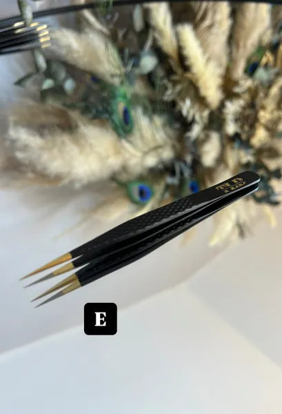 LASH TWEEZERS